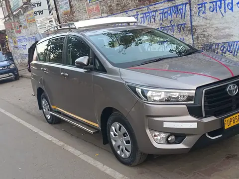 Toyota Innova Crysta – photo 2