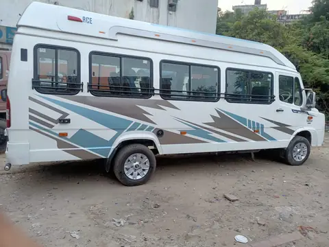 Tempo Traveller – photo 3