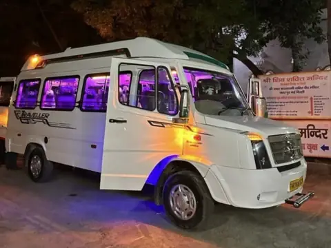 Luxury (Maharaja) Tempo Traveller – photo 2